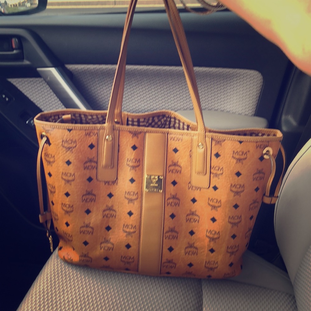 MCM reversible 2-in-1 shoulder bag